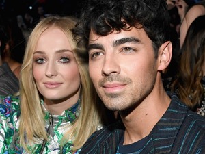 Dobj el mindent! Joe Jonas és Sophie Turner első babájukat várják