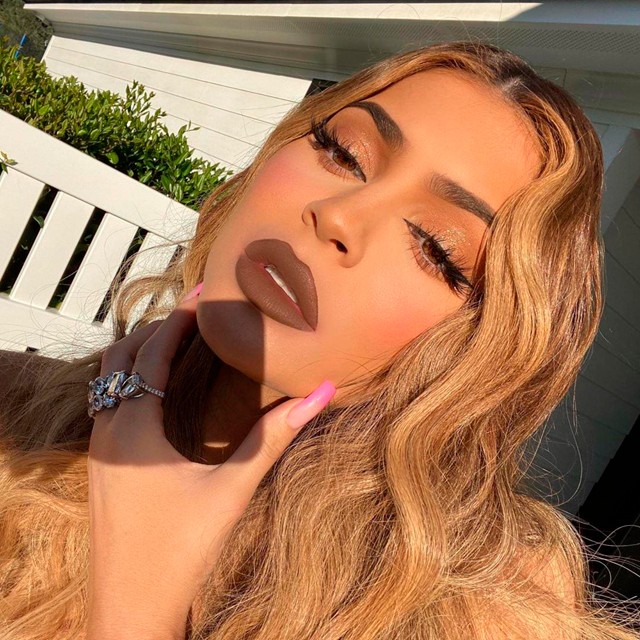 Így készíts a fényes rúzsból mattot egyszerűen!