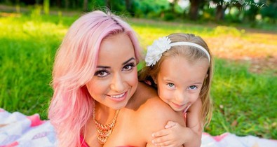 Az internet kiakadt ennek a 6 éves kislánynak a festett hajától