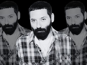 Gyászol a divatvilág: mindössze 46 évesen halt meg a Moschino kreatív igazgatója