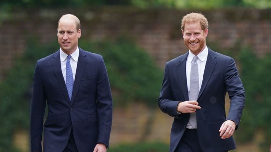 Harry herceg Vilmosnak öltözött, és még semmi nem állt ennyire jól neki