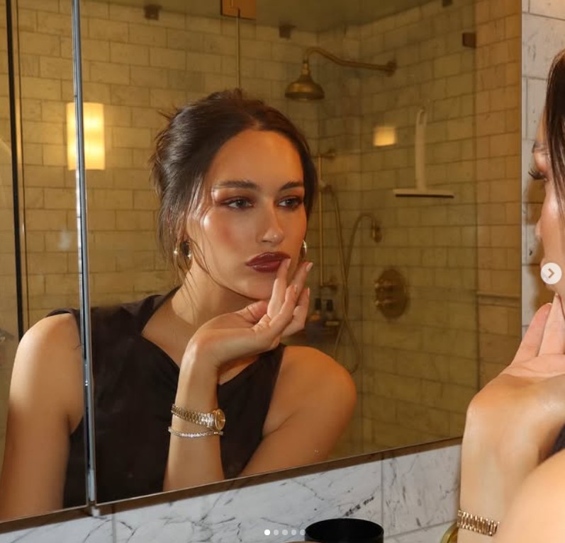 A kapcsolatuk még 2020-ban véget ért, de azt, hogy pontosan mikor és miért döntöttek a szakítás mellett, sosem árulták el nyilvánosan. 