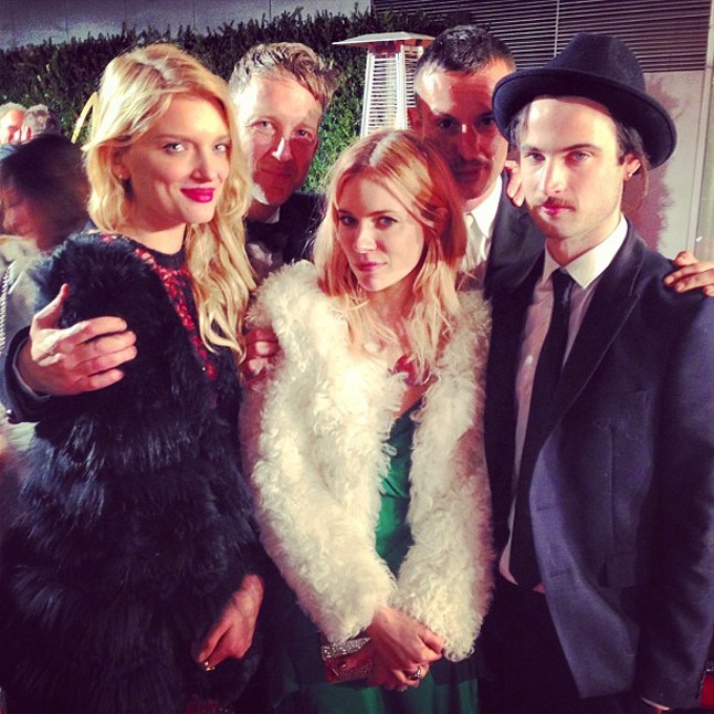 Micsoda felhozatal a Fashion British Awardson: Lily Donaldson, Sienna Miller és Tom Sturridge.