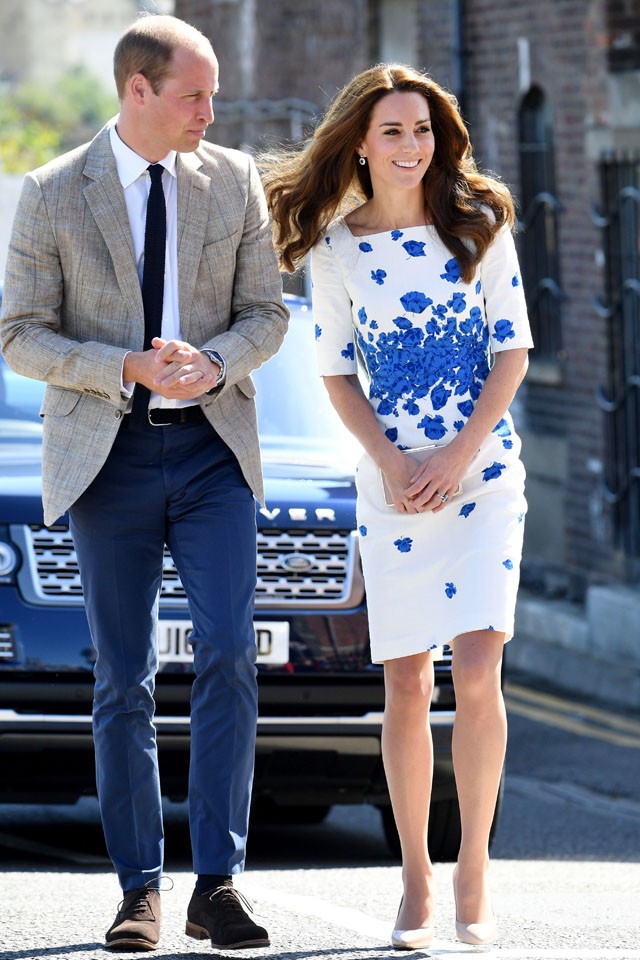 kate middleton, hercegné, vilmos herceg, ruha, lk bennett, pipacsos ruha