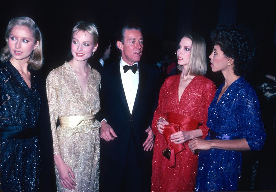 Ilyen volt a fényűző élete a legendás, első amerikai sztár divattervezőnek, Halstonnak, aki most a Netflixet is megihlette