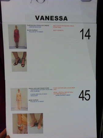 Minden show előtt készül egy leírás arról, hogy az adott modell mit visel majd pontosan a show-n