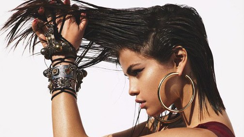 Ez óriási! Selena Gomez szuperszexi Vogue címlapja megérkezett