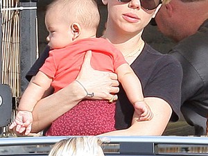 Scarlett Johansson megmutatta öthónapos kislányát