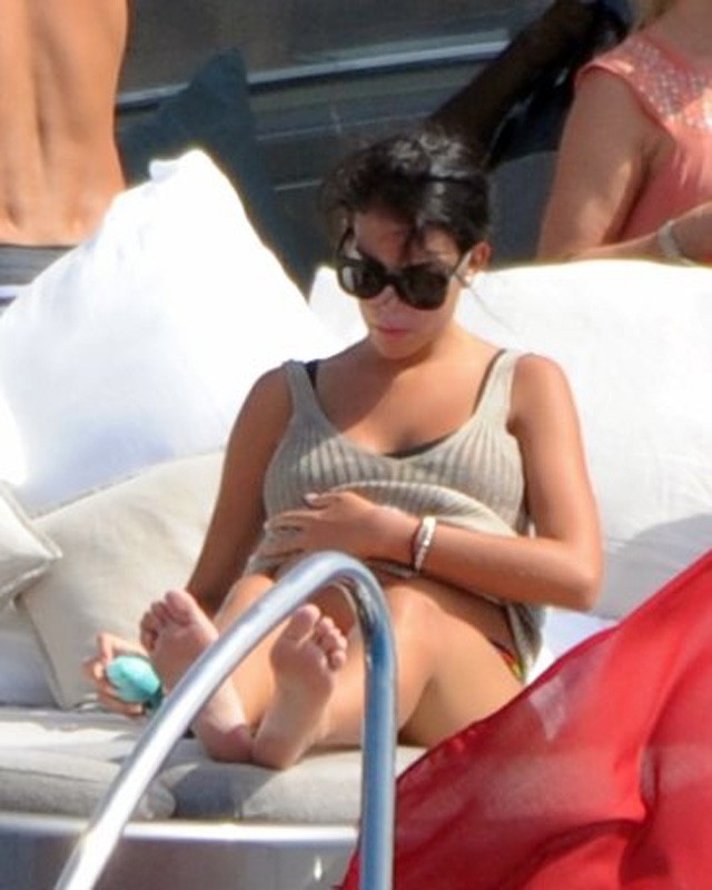 Cristiano Ronaldo várandós barátnője egy jachton mutatta meg gömbölyödő pocakját!