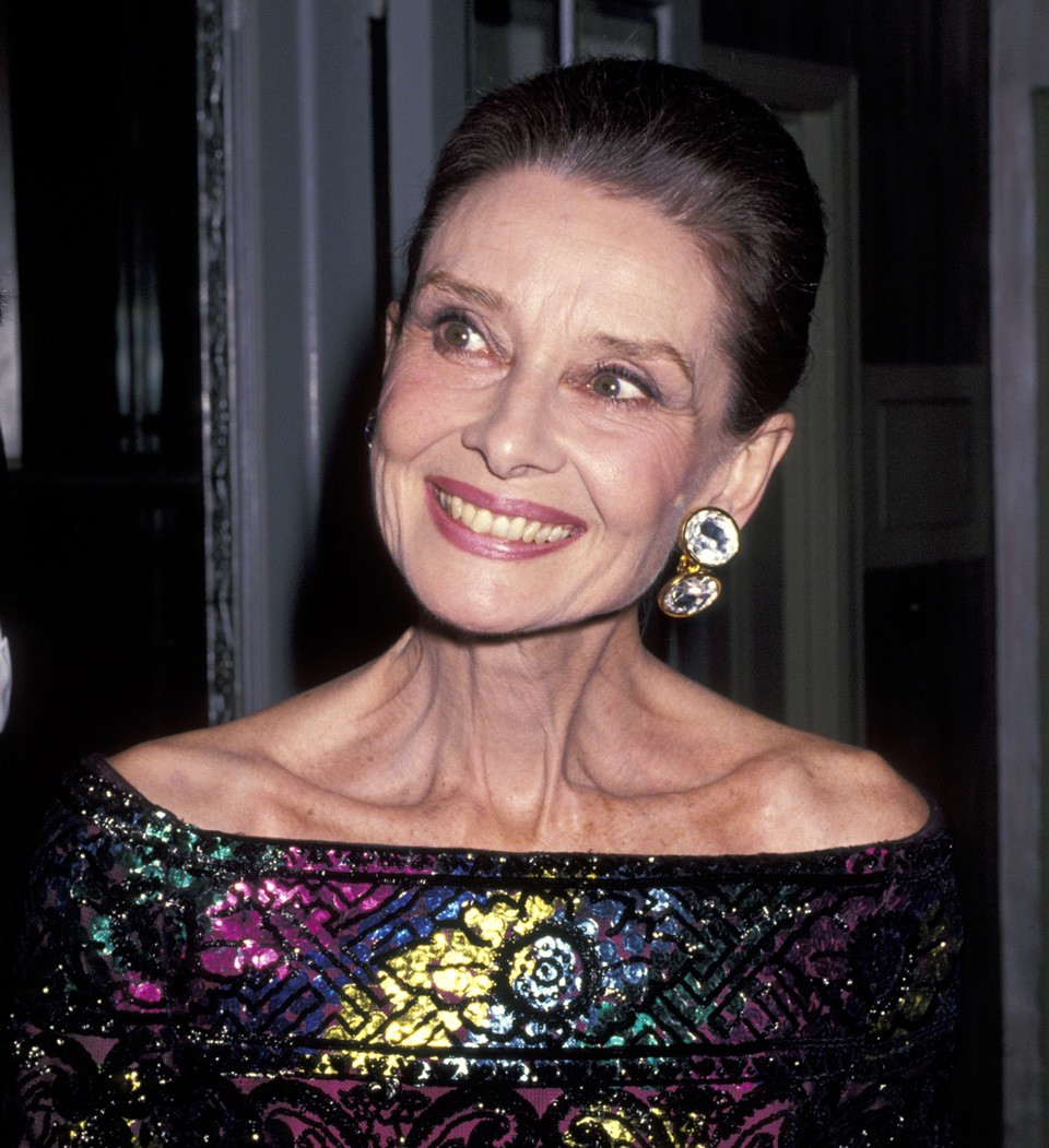  Audrey Hepburn nem titkolta a korát, de 60 felett is ragyogó formában volt - Audrey Hepburn 1991-ben 