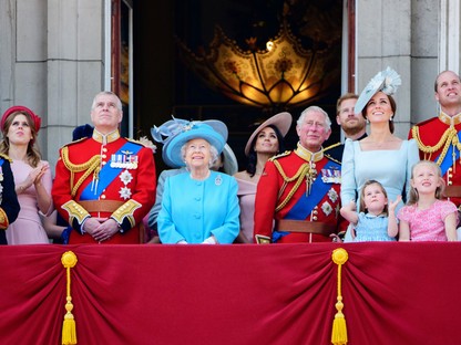 A királyi család gyerekkori fotóalbuma - cuki előkelőségek