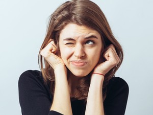 Durva, de ez történik a fülünkkel egy fesztiválon