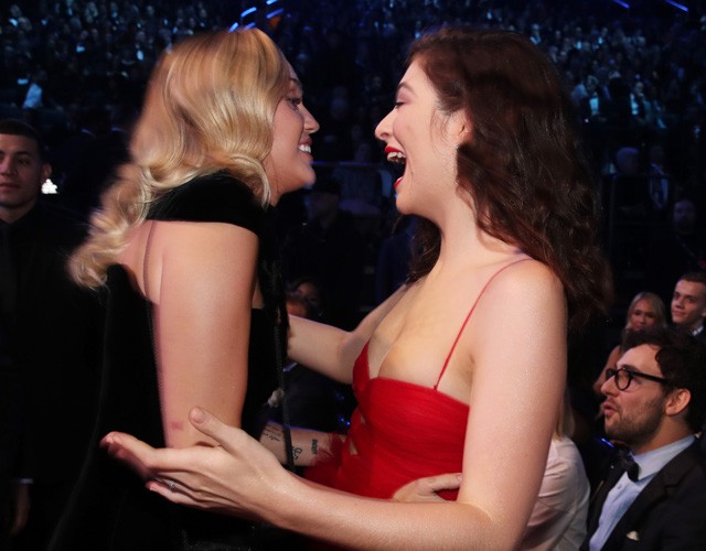 Lorde a Grammy-n Miley Cyrus-szal