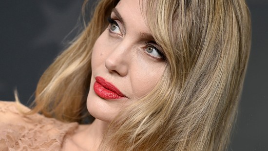 Angelina Jolie brutálisan szőke hajjal, élete legszebb ruhájában tündökölt a cannes-i filmfesztiválon