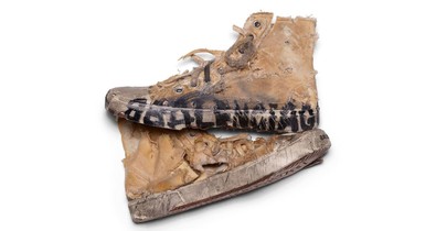 Az új divatbotrány: félmilliót kér a totálisan széthordott tornacipőért a Balenciaga