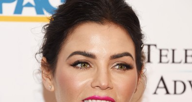 Ez a két szín elvileg nem passzol, de Jenna Dewan mégis elképesztően néz ki