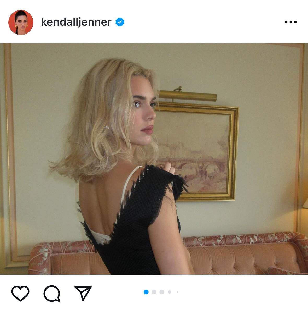 Remekül áll ez a hosszabb pillangó bob Kendall Jennernek, pláne szőke színnel