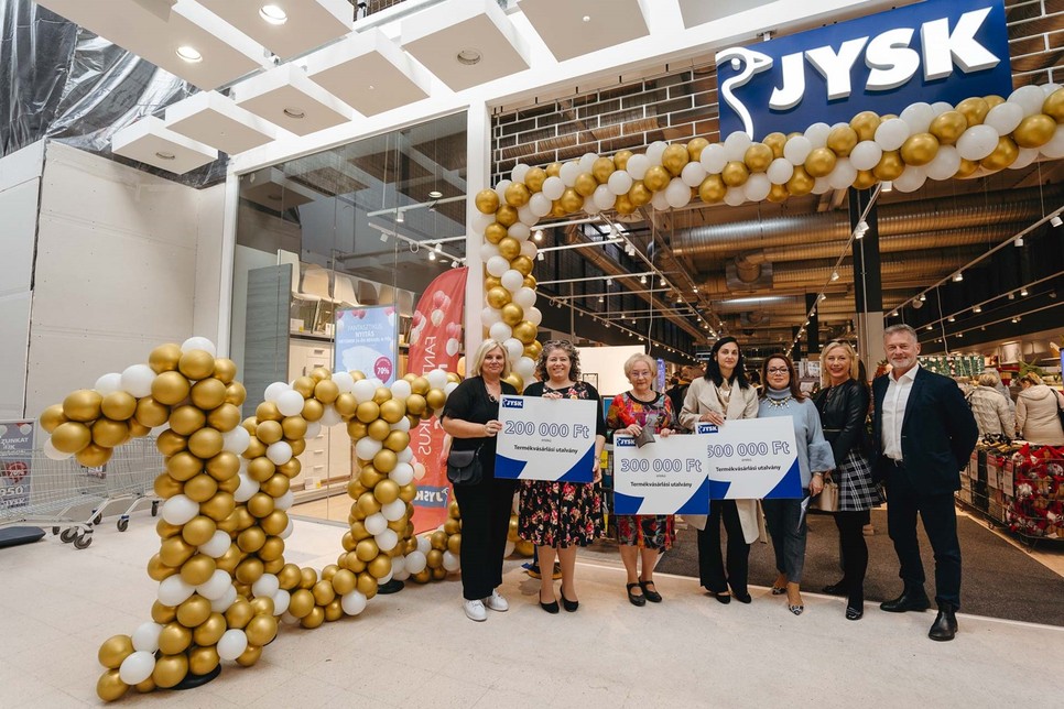 A társadalmi felelősségvállalás nem csupán szlogen a JYSK életében – a nemzetközi vállalat lokális szinten is aktívan keresi azokat a lehetőségeket, ahol kézzelfogható segítséget nyújthat.