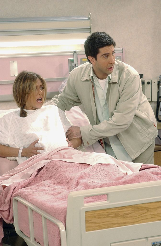 A Jóbarátok 8. évadának 23. részében (The One Where Rachel Has a Baby Part 1) beindul a szülés, Rachel és Ross kisbabájuk érkezését várják. Ez tipikusan olyan rész, amit soha nem felejtünk!