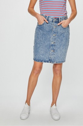 Gombos LEVI`S 13 990 Ft