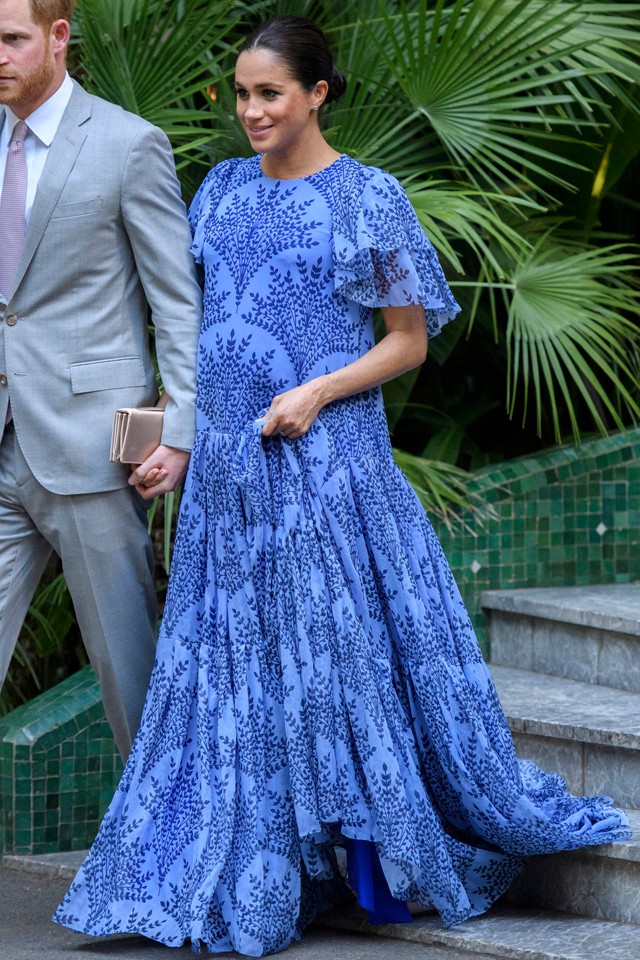 Harry herceg és Meghan Markle VI. Mohammed marokkói királlyal találkoztak, ehhez pedig a hercegné egy lélegzetelállító Carolina Herrera ruhát viselt! 