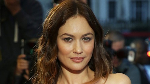 Imádjuk a gyönyörű Bond-lány őrülten dilis szettjét