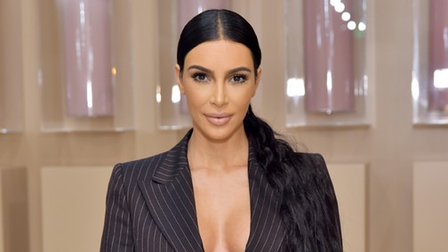 Amit SOHA nem akartál látni: Kim Kardashian ragasztószalagozott mellei