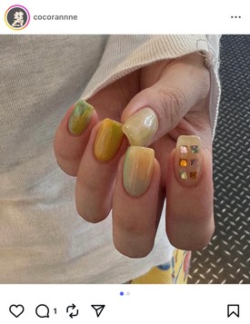 Igazi őszi színkombináció, akár a megsárgult falevelek varázslatos árnyalatainak egyvelege. És persze a díszítés itt sem maradhat el. 