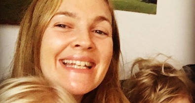 Drew Barrymore a világ legédesebb videóját osztotta meg kislányáról és kutyusukról!