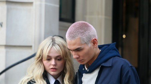 „Míg velem szexelt, a telefonját nyomkodta” - Minden ötödik ember az ágyban is használja a telefonját