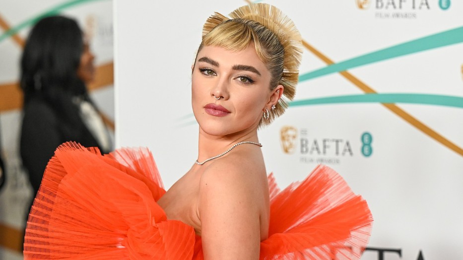 Florence Pugh fülig szerelmes, és egyre komolyodik a dolog...