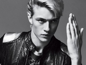 12 évesen már a Vogue-ban pózolt, de az Instagramon lett sztár ez a szuperhelyes srác