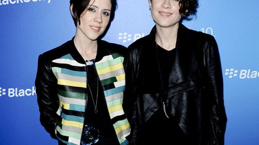Kukkants be velünk Tegan & Sara turnés gardróbjába!