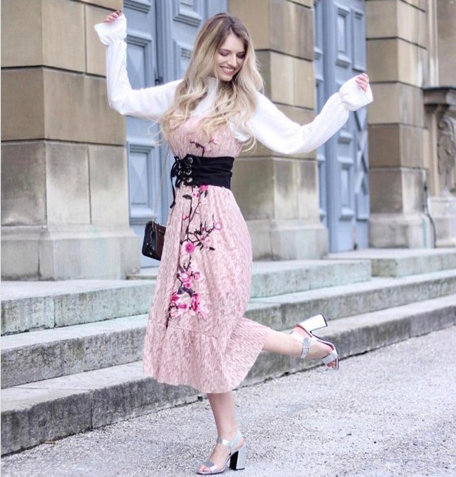 Cserélhető sarkú cipő