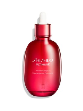 A Shiseido Ultimune Power Infusing olaj hatékonyan aktiválja a bőr fő védekező mechanizmusait és mélyrehatóan hidratál, miközben láthatóan csökkenti az öregedés jeleit az arcon, a testen és a hajon egyaránt. - Ultimune Power Infusing olaj SHISEIDO 24 800 Ft/75 ml (330,66 Ft/1 ml) 