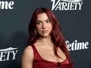 Dua Lipa meztelenruhája a legizgalmasabb darab, amit valaha láttunk