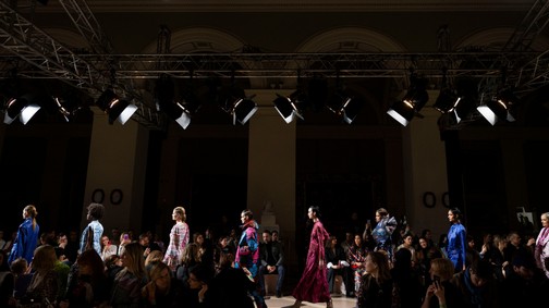 A magyar paraszti kultúra divatosabb, mint valaha, ezt a legújabb TOMCSANYI-kollekció is bizonyítja