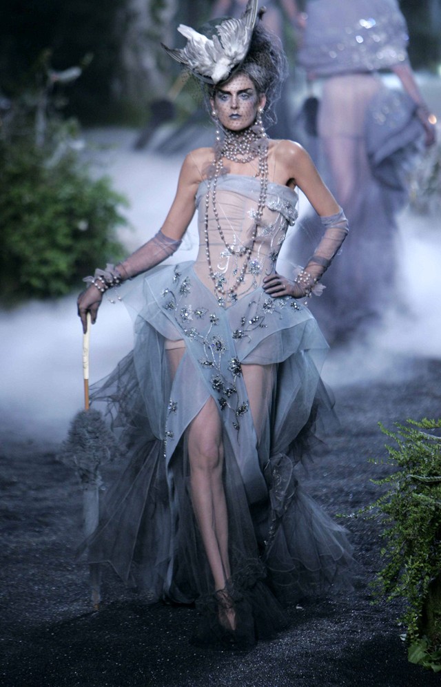 2005-ben a Dior show-ján vonult 