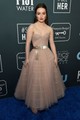 Kaitlyn Dever hálós, nude árnyalatú pucérruhájából egyszerre áradt a meztelenség, a könnyedség és a báj a 2020-as Critics' Choice Awards-on. 