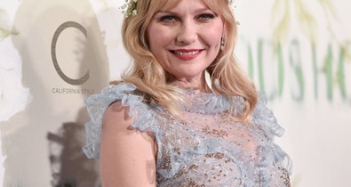 Hű! Kirsten Dunst virágoskertnek öltözött!