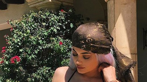 Kylie Jenner fürdőruhája nagyon drága, de jó is?