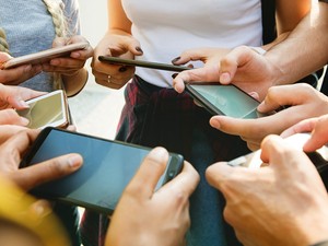 Kiszámíthatatlan idők: így formálja át a közösségi média a gyermekek életét 2025-ben