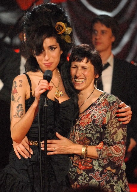 Az emlékezetes Grammy-díjátadón édesanyjával.