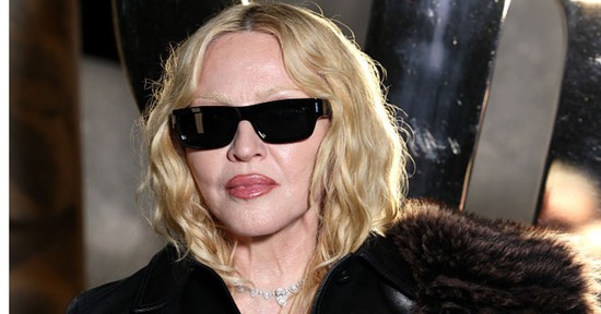 Madonna fűzőben és miniszoknyában bulizott, a 67 éves énekesnő évtizedeket tagadhatna le