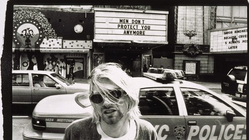 Ez már morbid! Pólóra nyomták Kurt Cobain búcsúlevelét