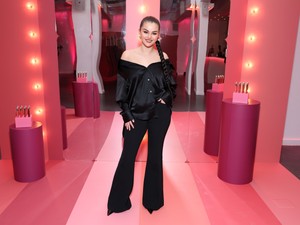 Selena Gomez fürdőruhája lángra lobbantotta az internetet