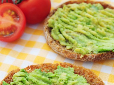 Bruschetta csicseriborsó- és avokádópürével