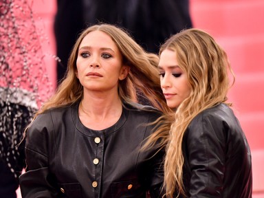 Mary-Kate és Ashley Olsent együtt kapták lencsevégre: így néz ki most a világ leghíresebb ikerpárja