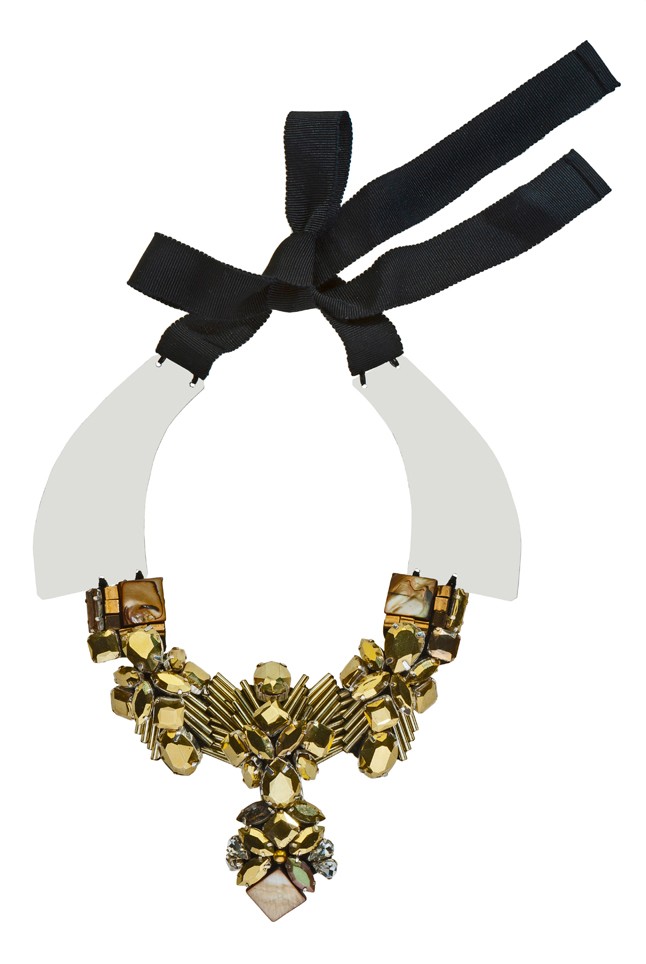 Gyöngy és plasztik nyakék RIENNE 105 000 Ft www.riennecreations.com