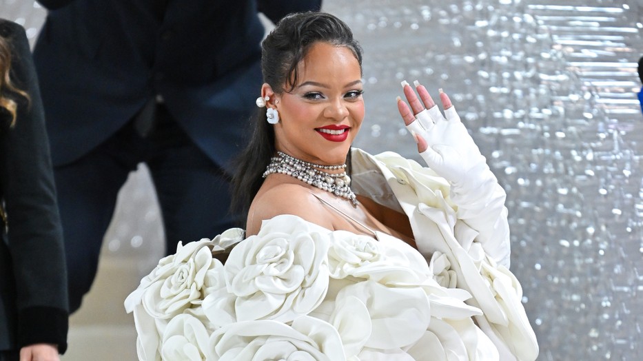 Rihanna most látta elérkezettnek az időt, hogy megmutassa második babáját